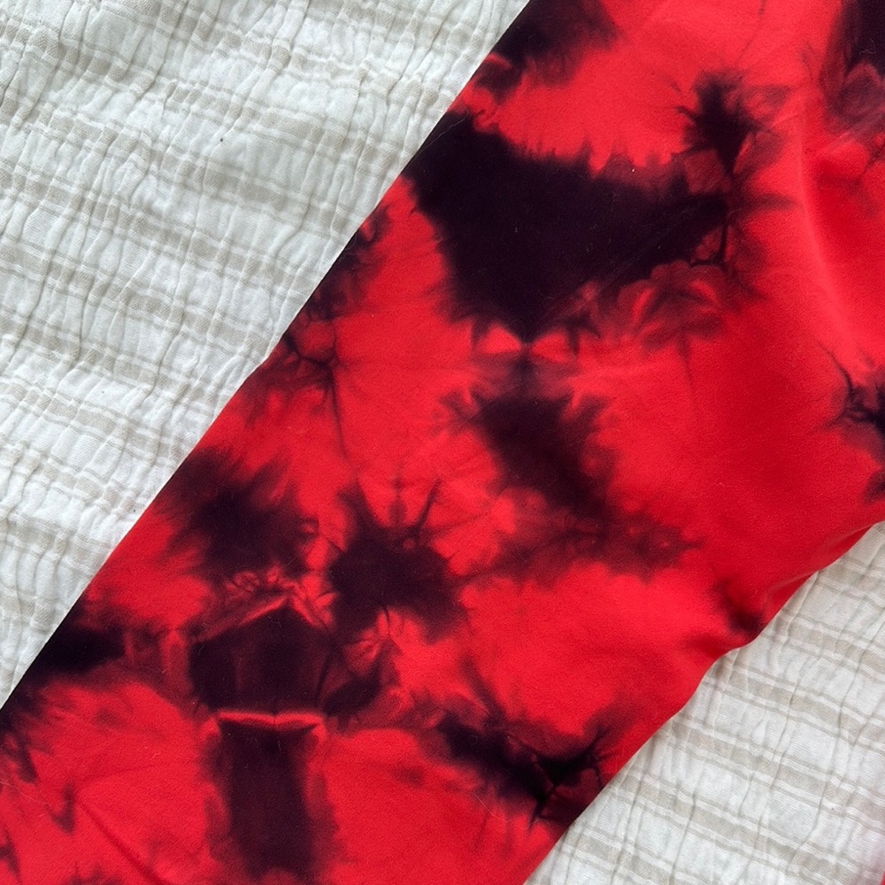 LULULEMON WUNDER TRAIN LEGGINGS (GAME DAY COLLECTION)!! - Picture 5 of 6